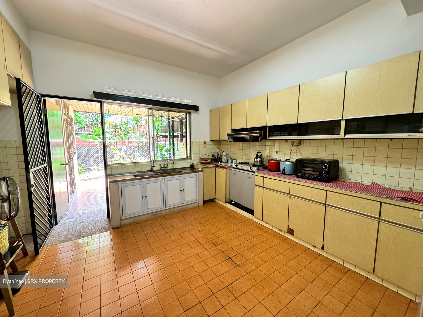 Golden Hill Estate (D20), Terrace #437390921